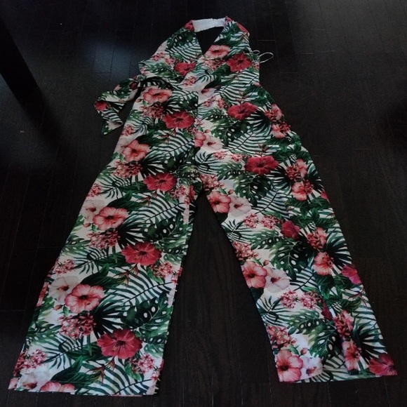 Fashion Nova halter floral tropical jumpsuit - Picture 5 of 7